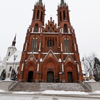 Neogotycka katedra przybudowana do starego kościoła farnego.