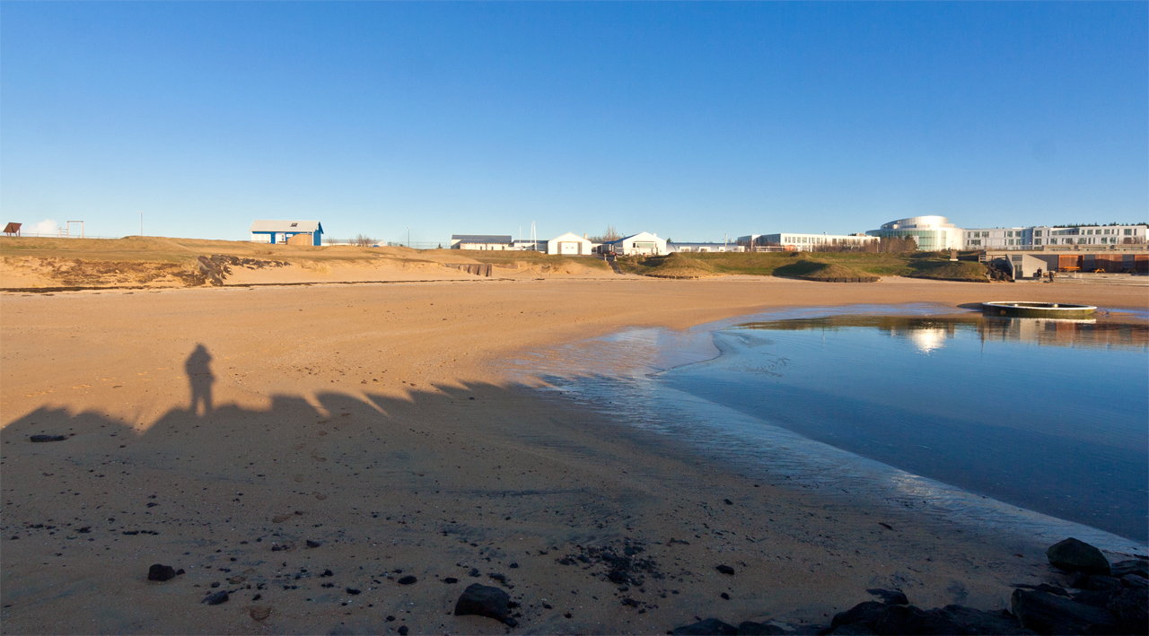 Plaża Nauthólsvík na południu.