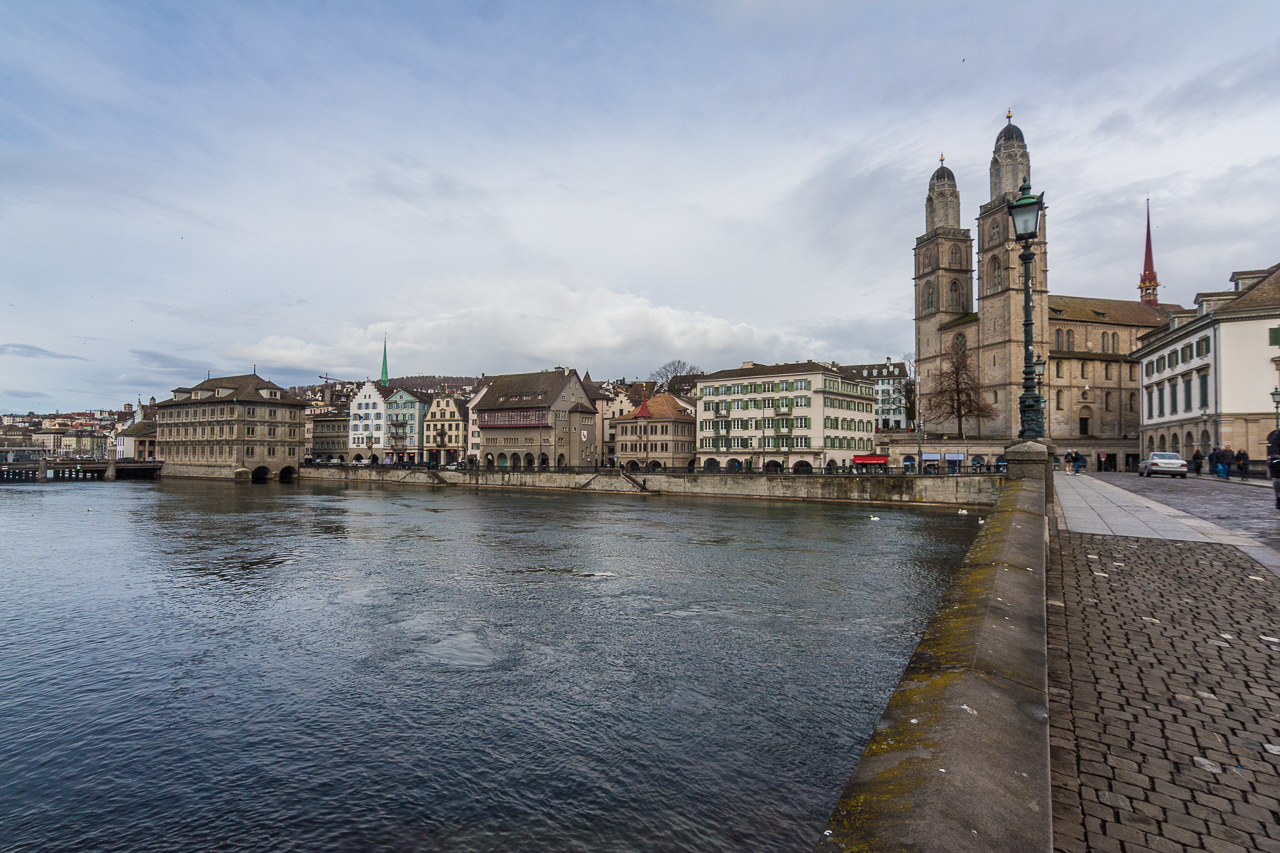Widok na katedrę z mostu Münsterbrücke.